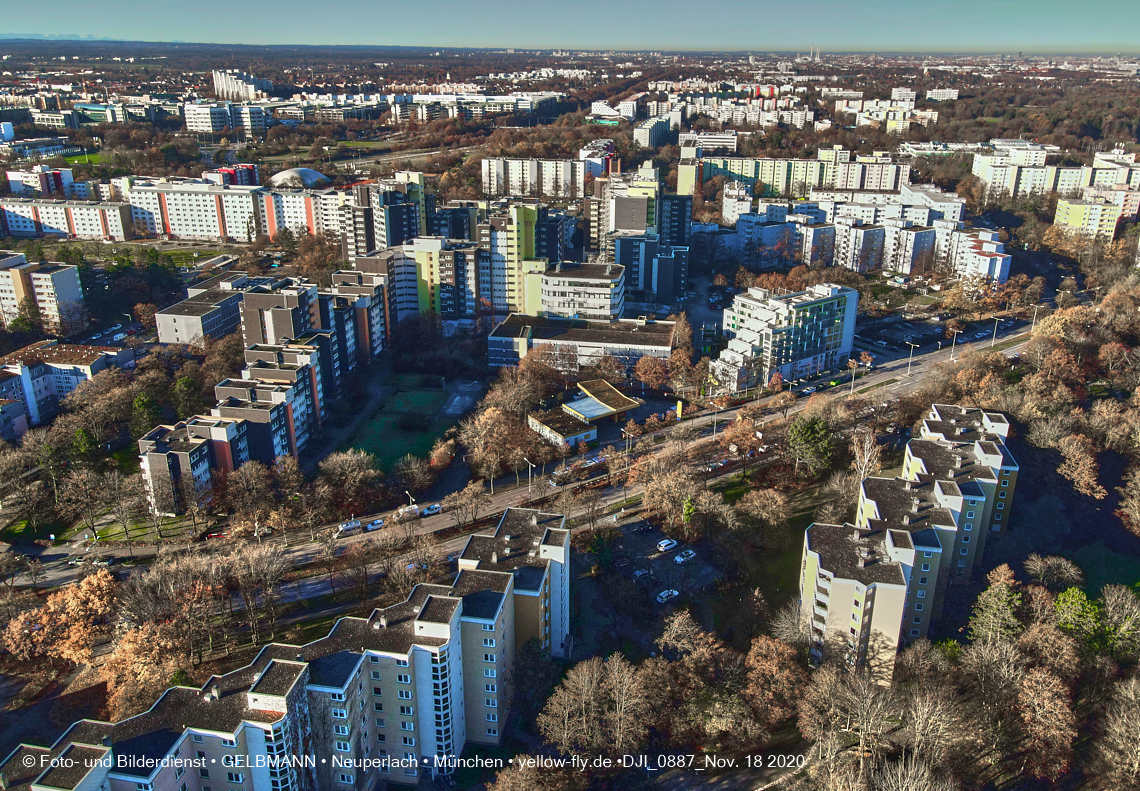 18.11.2020 - Marx-Zentrum und Wohnanalge Karl-Marx-Ring 52-62 in Neuperlach